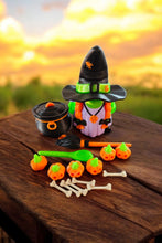 Lade das Bild in den Galerie-Viewer, 3D Deko Halloween Gnome Witch aus PLA
