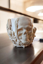 Lade das Bild in den Galerie-Viewer, 3D Teelichtglashalter &quot;3 Wise Skulls&quot;
