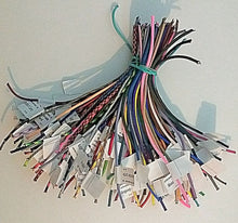 Lade das Bild in den Galerie-Viewer, Wallet Chain aus Paracord
